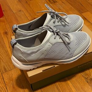 Earth Origins Women's Light Gray Athletic Shoes